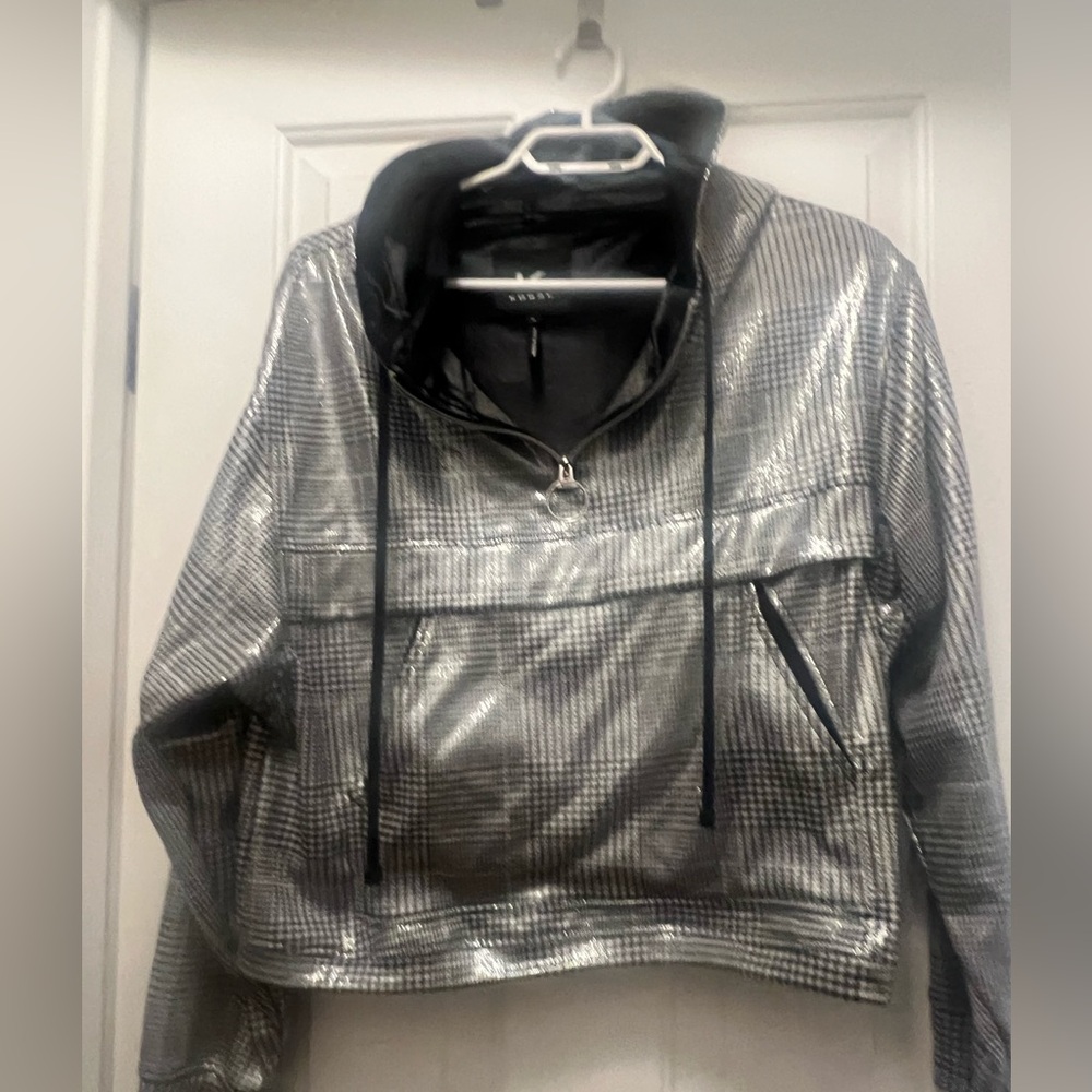 Brand:  Koral.  Size:  Medium.  Colour: Metallic Silver.